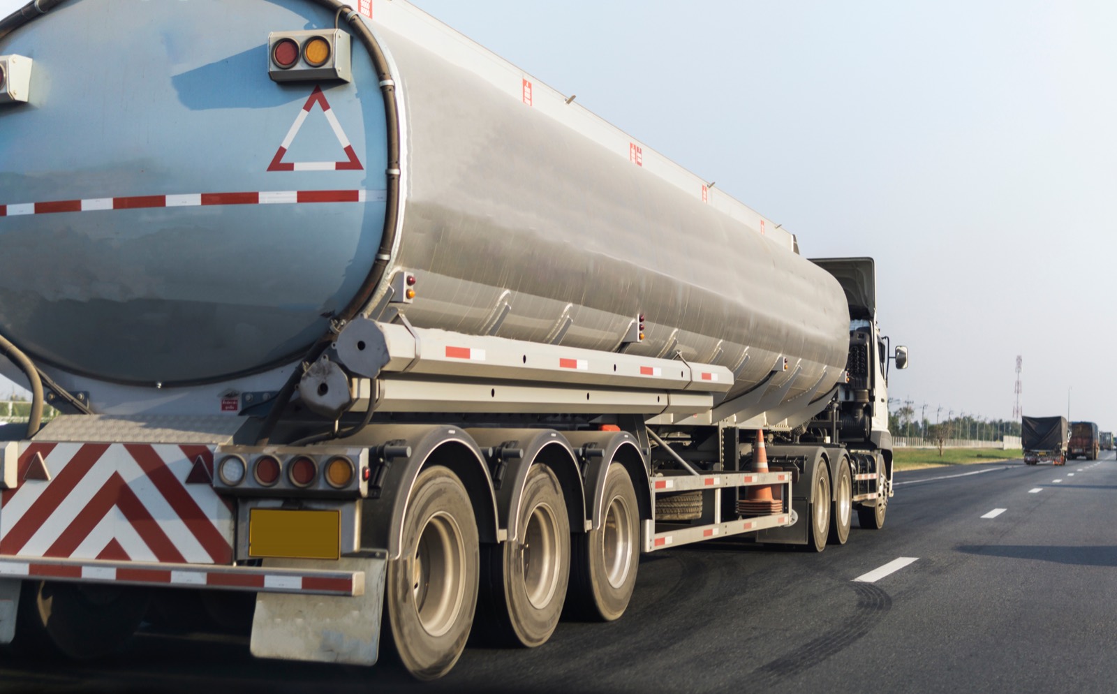 Pipa de Gas LP en ruta de distribución